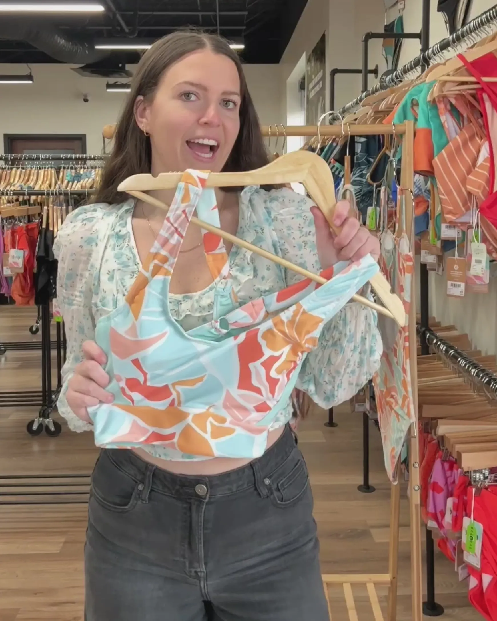 Calista Underwire V-Neck Crop