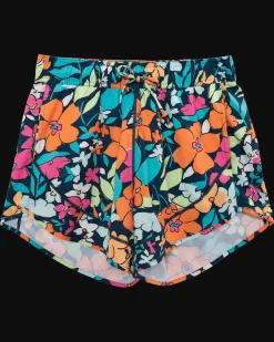 Mai Naomi Short