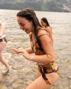 Mocha Floral Switch V Crop