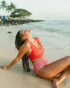 Red Poppy Switch V Crop